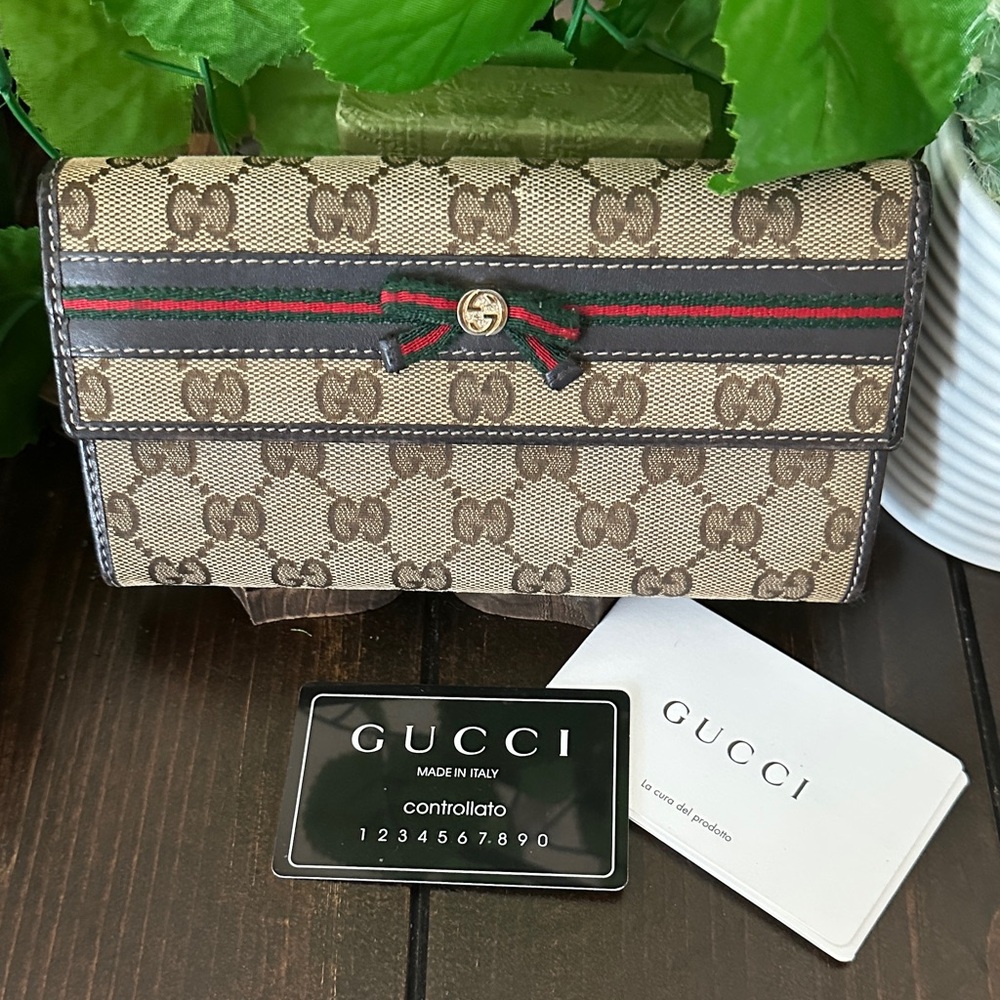 Gucci Beige and Brown Canvas Wallet with Green and Red Stripe Sherry Collection
